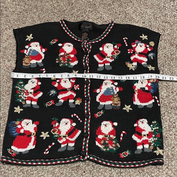 Vintage 90s Festive embroidered Santa Knit Vest- adorable - Picture 9 of 11